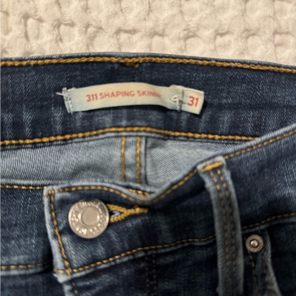 Levi’s - Picture 2 of 3
